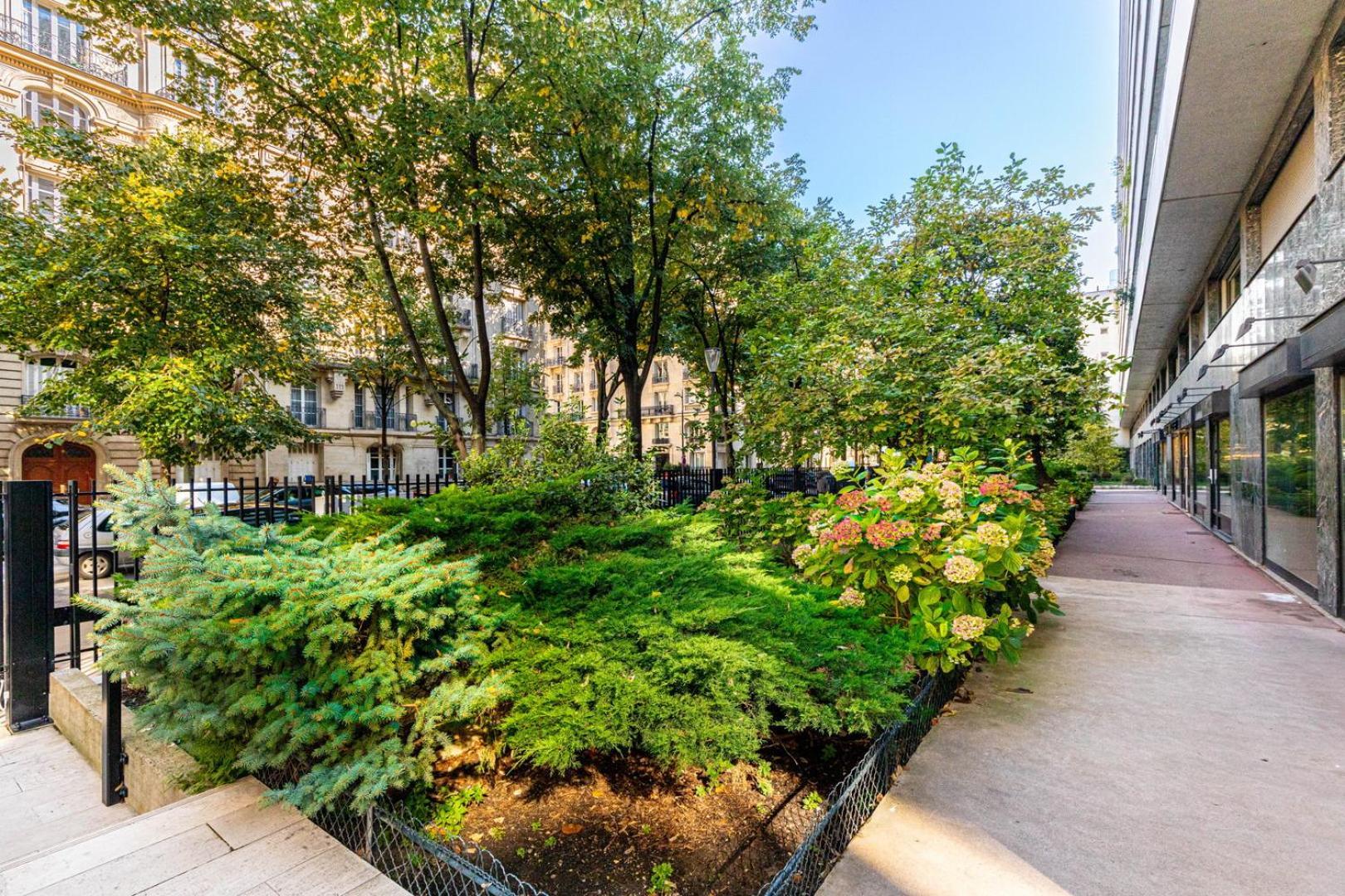 Modern Family Apartment Next To The Eiffel Tower Paris Exterior photo